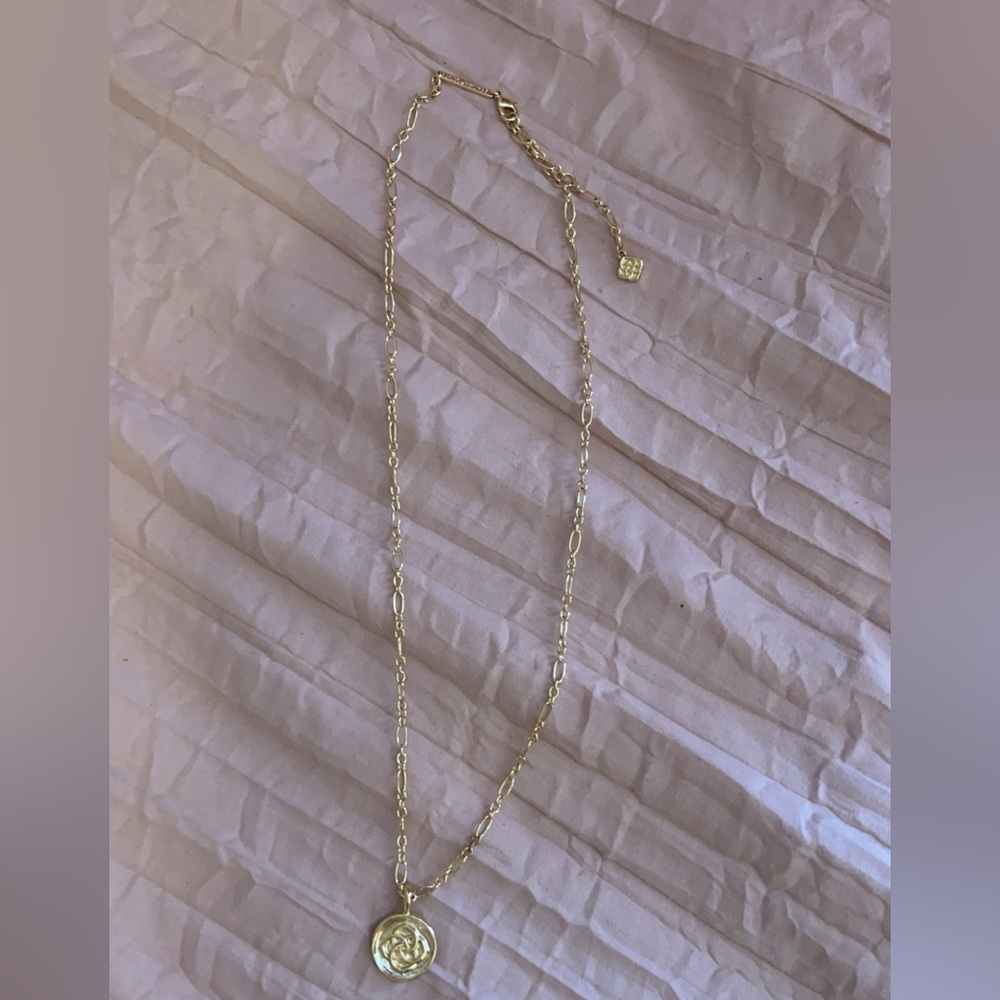 Kendra Scott necklace